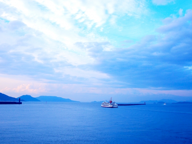 静浦漁港周辺の海