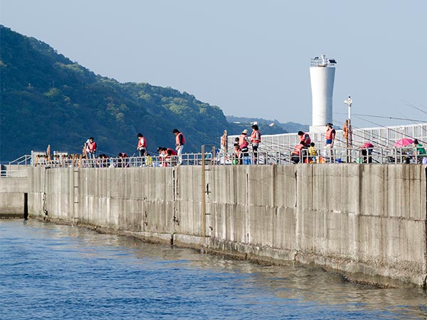 海釣りができる堤防の釣り施設
