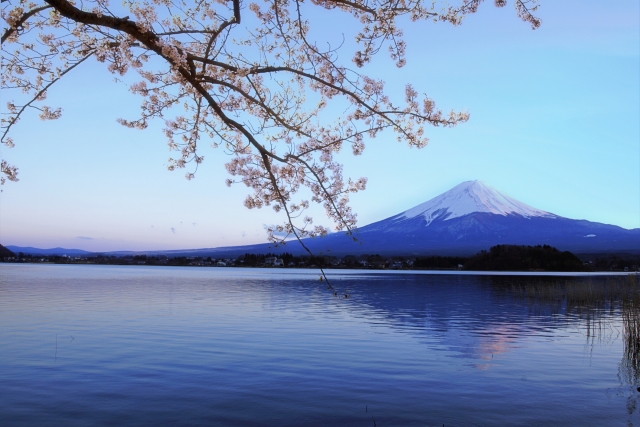 富士五湖と富士山の風景